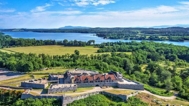 Local Exploration丨2-Day Vermont Fall Foliage Tour from New York · Walkway Over the Hudson State Historic Park, Fort Ticonderoga and The Lincoln Family Home 