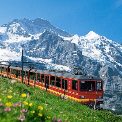 法国巴黎+因特拉肯+罗马13日私家团