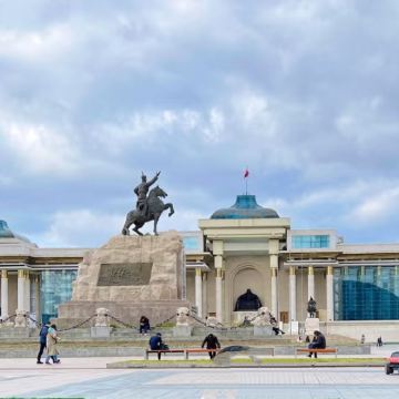 蒙古成吉思汗广场+苏赫巴托纪念碑+蒙古国家历史博物馆+成吉思汗骑马雕像+甘丹寺+博克多汗冬宫+特日勒吉国家公园4日3晚私家团