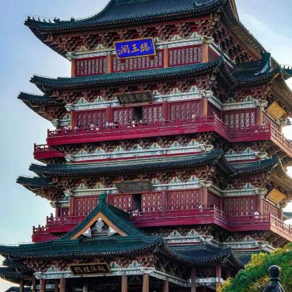 江西南昌+庐山风景名胜区+景德镇+滕王阁旅游区+美庐别墅+牯岭街+景德镇中国陶瓷博物馆+陶溪川文创街区+瑶里景区5日4晚私家团