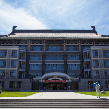 名校参访 北京半日亲子游（1V1）高端私人团+北大学子讲解+学校食堂用餐（1个优秀学子服务一个家庭）分享导学经验+高端私人讲解