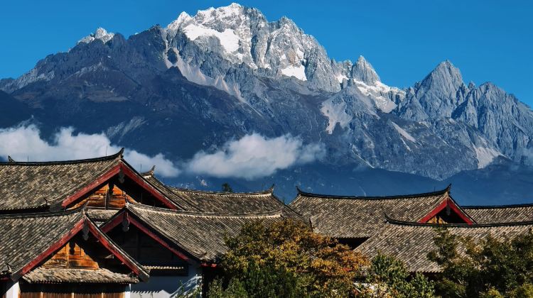 <13天>【13日12晚 · 旅行團 · 昆明＋大理市＋麗江＋香格里拉＋瀘沽湖＋西雙版納 國際遊客專團 精緻小團】