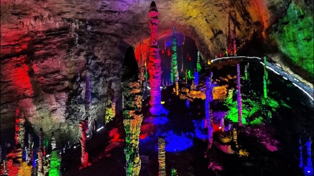 5-Day Scenic Zhangjiajie Group Tour· National Park Wonders & Fenghuang Ancient Town