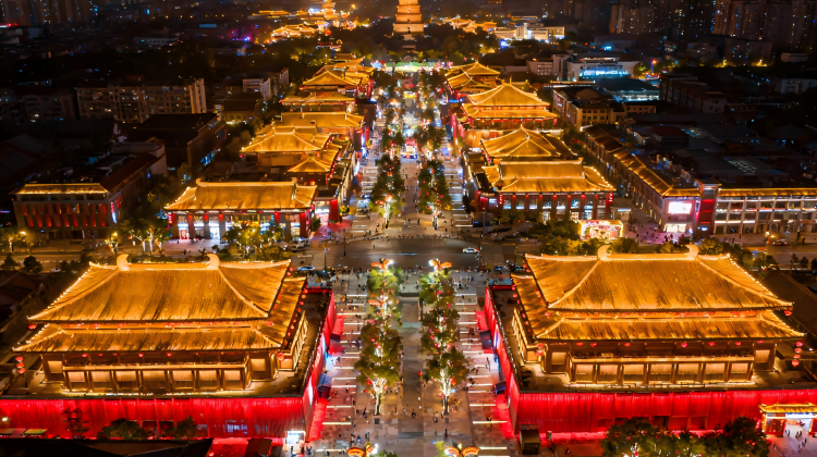 10-D Small Group Tours:  Xi'an-Yan'an-Mount Hua-Henan-Terracotta Army- Grand Tang Mall-Shaolin Temple-Waterfalls | Additional Shaolin Vegetarian Meal+International 4-diamond Hotels | Free Transfer·  