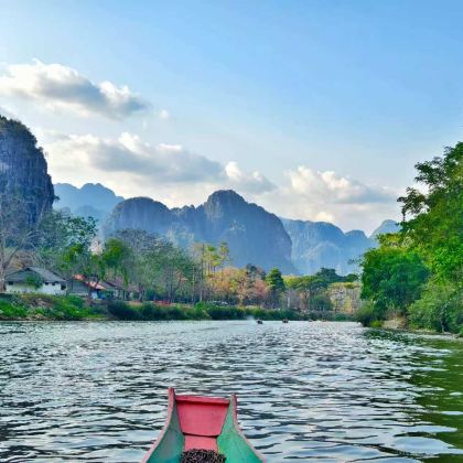 中国昆明+老挝琅勃拉邦+万象+万荣9日8晚私家团