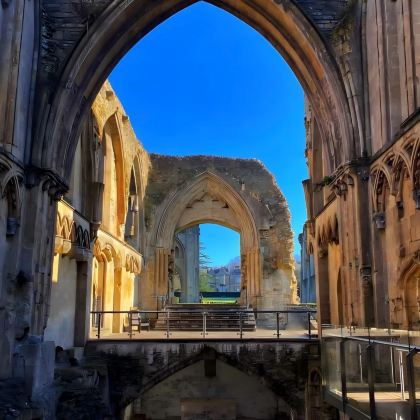 英国伦敦+格拉斯顿伯里+博斯卡斯尔6日5晚拼小团