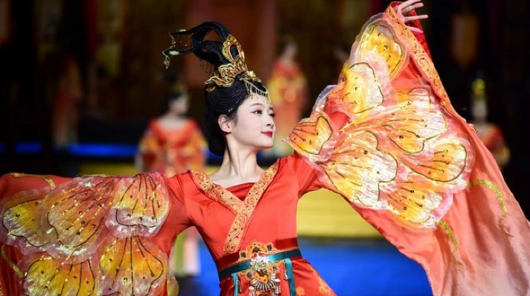 恩施市+恩施大峡谷+宣恩5日4晚私家团·『私人订制·贵宾优选』自营专属车队※土著导游讲解※精选高质量酒店<1单1团·7座商务车>赠158元自助晚餐【小洪崖洞夜景+大峡谷绝壁栈道+1日精华美景任选】24h专属客服管家