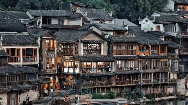 6-day 5-night · Private Tour · Tianmen Mountain National Forest Park + Zhangjiajie National Forest Park + Furong Town + Fenghuang Ancient Town + Zhangjiajie Grand Canyon + The Yellow Dragon Cave