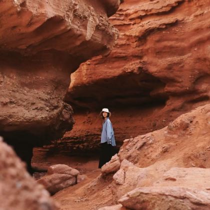响沙湾+甘德尔山生态景区+拉僧庙+西部梦幻峡谷-神水洞+鄂尔多斯+乌海4日3晚拼小团