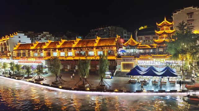 9-Day Guangxi and Guizhou Highlights Private Tour·Guilin, Yangshuo, Guiyang, Anshun, Kaili, Zhenyuan and Tongren丨Li River Cruise, Elephant Trunk Hill, Miao Village and Mount Fanjing