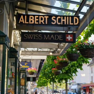 法国阿讷西+意大利都灵+米兰+科莫+瑞士日内瓦+卢塞恩+因特拉肯9日8晚私家团