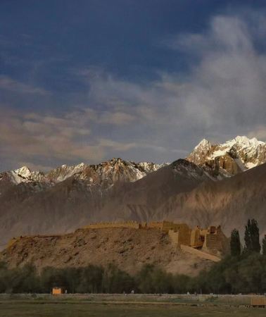 7D6N • Search for the in southern Xinjiang Ancient City Special Lecture Afternoon Tea: 11 Courses Through the Secret Path of Linglong Ancient Road  Tajik Ethnic Custom Exploration