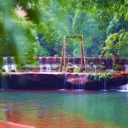 宜宾+蜀南竹海+李庄文化旅游度假区+宜宾市翠屏山景区+兴文石海+四川省宜宾五粮液酒厂5日4晚私家团