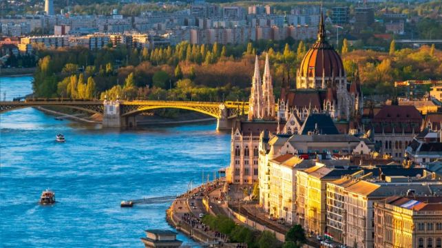 <8天>【易遊歐洲 1人成團】歐洲6國·德國+奧地利+匈牙利+捷克+瑞士+斯洛伐克+布拉格+布達佩斯+琉森+蘇黎世+贈維也納citywalk+單人免費拼房
