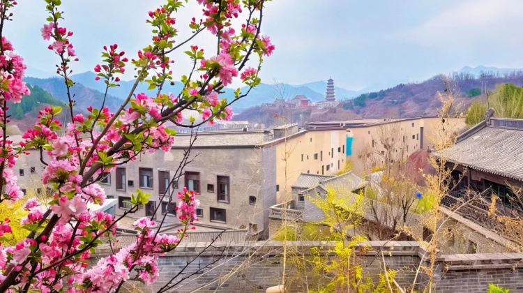 5D4N · Private Tours · Northern Water Town hidden in Beijing  Luxury Tour: The Palace Museum, Gubei Water Town & Simatai Great Wall