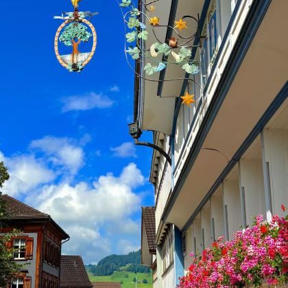 意大利+多洛米蒂山脉+少女峰+拉瓦莱多三峰山+龙疆湖+瑞士因特拉肯+采尔马特+苏黎世+日内瓦+阿彭策尔+沙夫豪森13日12晚私家团