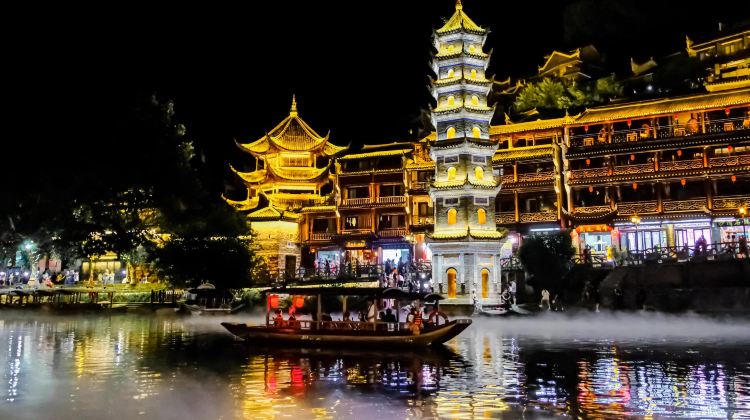 3D2N · Private Tours · A must-visit in Hunan: Fenghuang Ancient Town & Furong Town