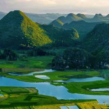 贵州贵阳+黄果树景区+兴义万峰林景区+马岭河峡谷景区+荔波小七孔景区+西江千户苗寨4日3晚跟团游