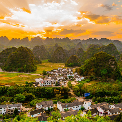 贵州贵阳+黄果树景区+兴义万峰林景区+马岭河峡谷景区+荔波小七孔景区+西江千户苗寨5日4晚跟团游