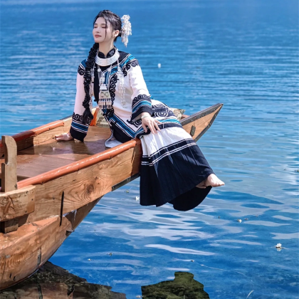 云南昆明+大理市+丽江+香格里拉+泸沽湖+西双版纳12日11晚跟团游