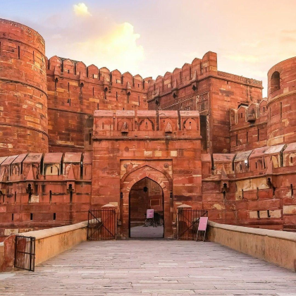 印度德里+瓦拉纳西+克久拉霍+占西+阿格拉+斋浦尔9日7晚跟团游