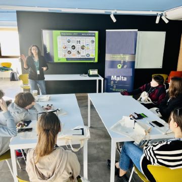 主题营地·马耳他国际夏令营10天亲子营 | ESL 15节 | 成人报名不同教室上课/活动同步 | 深度城市徒步瓦莱塔/君临城姆迪娜/三姐妹城~~自然奇怪蓝洞/泻湖~~民俗村落马尔萨什洛克渔村~~