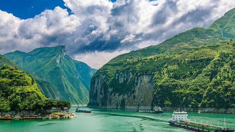 14-Day China Small Group Family Adventure Tour from Beijing to Shanghai: Pandas, Palaces, Warriors, Great Wall & Yangtze River Cruise