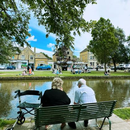 英格兰+巴斯+巨石阵+圣艾夫斯+科茨沃尔德+杜德尔门+米纳克剧场4日3晚跟团游