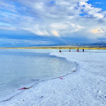 青海湖+茶卡盐湖+鸣沙山月牙泉+莫高窟+张掖七彩丹霞旅游景区8日7晚自由行