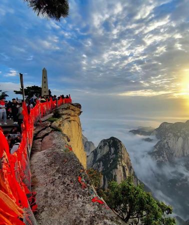 3D2N • 3-day 2-night small group tour: Xi'an Terracotta Army, either Shaanxi History Museum or Xi'an Museum,  Xi'an City Wall, Grand Tang Mall, and Mount Hua