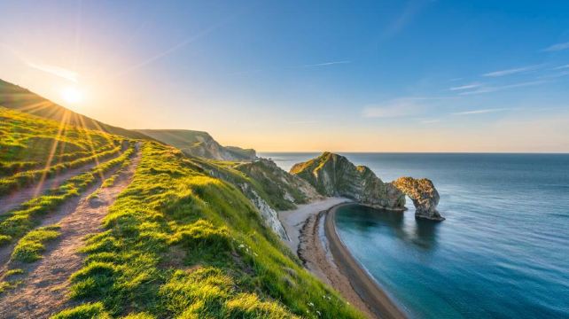 <5天>【侏羅紀海岸線】英國白崖+巴斯巨石陣+英式鄉村·保證1晚四鑽+七姐妹國家公園+布萊頓+聖艾夫斯小鎮+天涯海角+伯恩茅斯碼頭+水上伯頓+拜伯裏(1人成團)