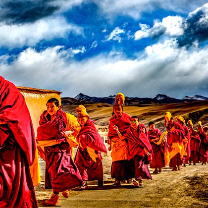 西藏拉萨+日喀则+珠穆朗玛峰+扎什伦布寺+羊卓雍措7日6晚跟团游