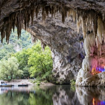 本溪水洞+本溪大峡谷+关门山国家森林公园+铁刹山+大冰沟国家地质森林公园+五女山+本溪关山湖+小市一庄4日3晚拼小团