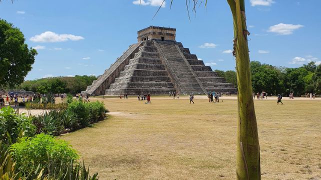 <10天>【16人團 · 墨西哥城+坎昆環線遊】坎昆進墨城出+舒適型酒店+含內陸段機票·奇琴伊察+粉紅湖+女人島珊瑚礁浮潛+圖倫古城+日月金字塔+日月金字塔+牛油果醬手作體驗+坎昆1日自由行