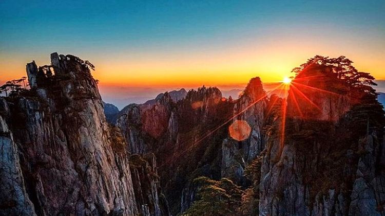 2-Day 2-Day Huangshan Private Tour: Yellow Mountain and Xidi Ancient Village