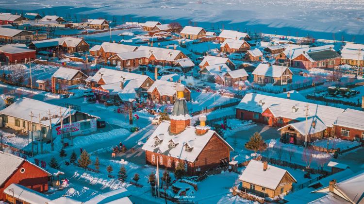 2-Day Mini group tour: chase auroras at Arctic Village, tour Beihong Village & Longjiang First Bay. Enquire to gain free birch bark paintings, no shopping, cozy stays & unhurried travel.