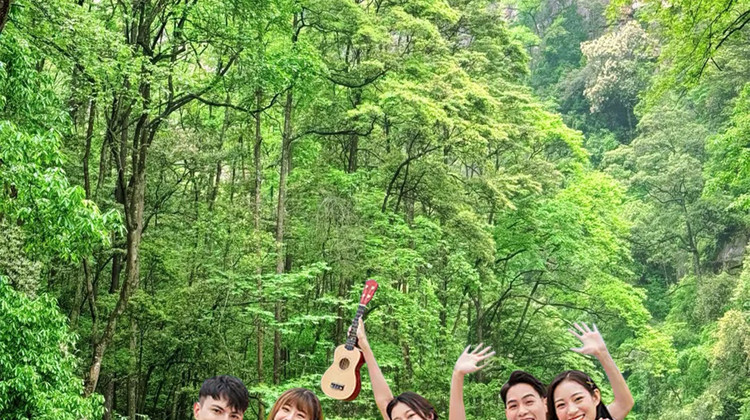 长沙+张家界+芙蓉镇+凤凰古城5日4晚私家团·4大VIP通道·长沙进出·双高铁省7H车程『口碑4钻：长沙自选+君宜庭院+凤凰江景客栈（升级江景房）』双5A国家公园&7455米索道&玻璃栈道|赠：沱江游船+无人机航拍