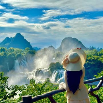 南宁+崇左+百色浩坤湖+巴马百魔洞+德天跨国瀑布景区4日3晚跟团游