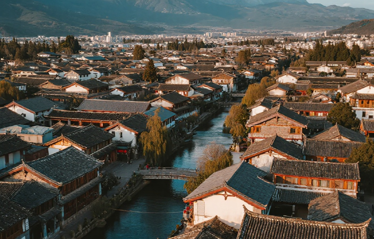 7-day 6-night · Private Tour · Kunming + Dali + Lijiang · Journey to the Secret Land of Southwest China, stay at hot spring resorts, Erhai Lake scenic hotels, and snow scenic hotels, and choose your favorite room type. Watch the scenery of Erhai Lake and Cangshan Mountain, freely explore Lijiang, and have excellent drivers and tour guides provide you with thoughtful services during your journey.