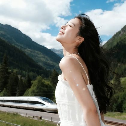 九寨沟风景区+黄龙风景名胜区+都江堰+三星堆博物馆+峨眉山+青城山+乐山+成都大熊猫繁育研究基地9日8晚跟团游