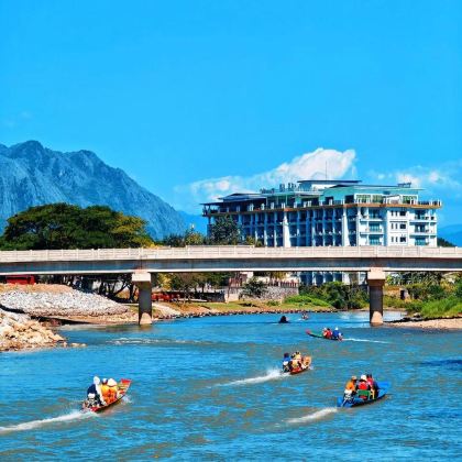 万荣+琅勃拉邦+坦普坎溶洞&蓝色泻湖+普西山4日3晚私家团