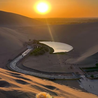 敦煌莫高窟+鸣沙山月牙泉+嘉峪关关城+长城第一墩+大地之子2日1晚跟团游