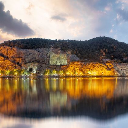 河南洛阳+老君山景区+龙门石窟+白马寺+洛阳博物馆5日4晚跟团游