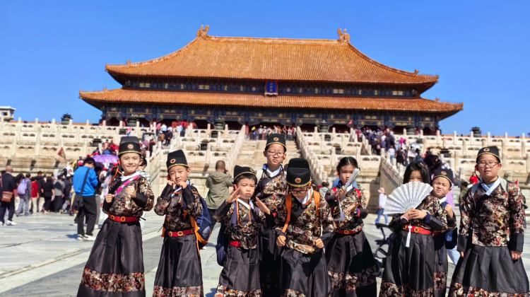 博物馆讲解·北京故宫1日古装Cosplay锦衣卫角色活动独立营【6-17岁儿童专享，含赠送飞鱼服+午餐+故宫网红餐厅】【小朋友的故宫体验｜真儿童视角研学】·博物馆讲解·北京故宫1日古装Cosplay锦衣卫角色活动独立营【6-17岁儿童专享，含赠送飞鱼服+午餐+故宫网红餐厅】【小朋友的故宫体验｜真儿童视角研学】