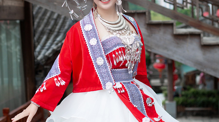 恩施市3日2晚私家团·峡谷深邃#山峦如画·Vip包车游〓豪华榜单5钻+红旗B级车+赠小交通&自驾豪车冲浪狮子关新体验「穿越狮子关秘境S浮桥 漫步大峡谷云巅·一炷香+绝壁栈道 梭布垭石林」1对1专属微管家+专车接送