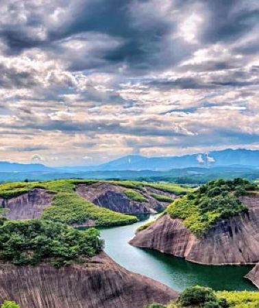 4日3晚 • 清遠+郴州4天團 · 《湘粵美景+飛天山．第三屆無人機表演》"碧水丹霞”高椅嶺風景區 保證入住~郴州高椅嶺丹霞秘境酒店+國際品牌~清遠連南華美達安可酒店清遠郴州美景純玩4天團