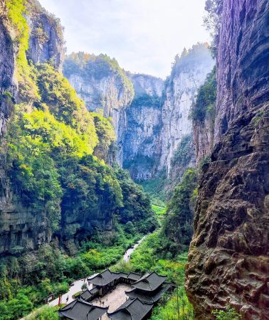 2D1N • Chongqing Wulong District · 8-person sightseeing group, Impression Wulong Show + Furong River Scenic Area + Furong Cave + Fairy Mountain + Three Natural Bridges + Longshuixia Fissure: boat tour, cable car, cableway & door-to-door pickup
