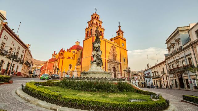 <9天>【16人中文團 · 墨西哥殖民小鎮漫遊】坎昆進墨城出+舒適型酒店·含內陸段單程機票+瓜納華託+聖米格爾+坎昆+瓜達盧佩聖母大教堂+日月金字塔+霍奇米爾科+奇琴伊察+1日自由行(可選粉紅湖/圖倫/女人島)