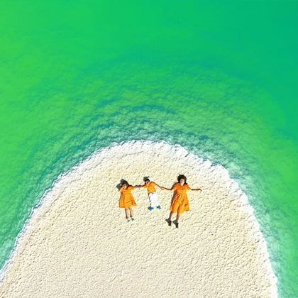 西宁+青海湖+茶卡盐湖+大柴旦翡翠湖旅游景区+敦煌莫高窟+张掖6日5晚拼小团