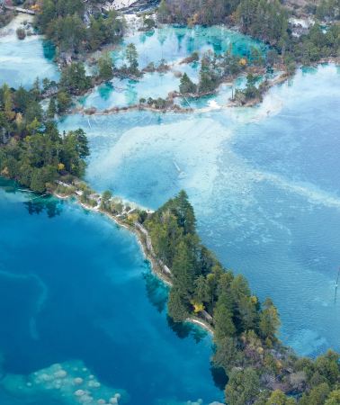 8D7N • Jiuzhaigou，Huanglong，Panda Base，Sanxingdui，Emei，Leshan | 7-person group | Round-trip rail | 2 nights Howard Johnson